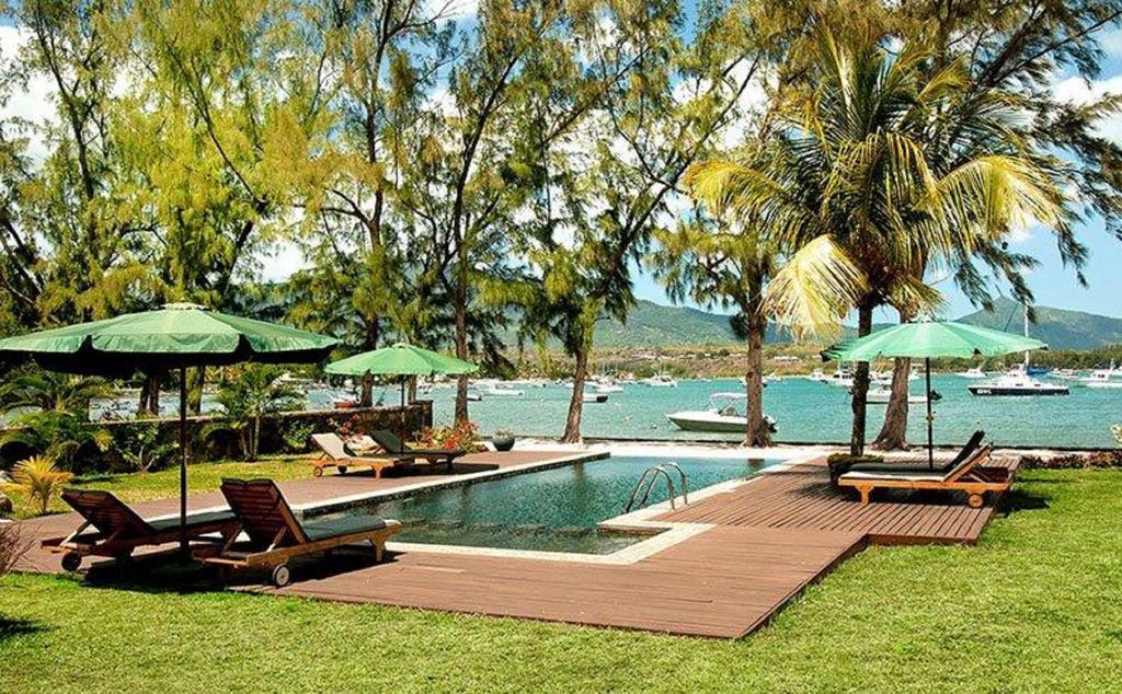 Olana Beachfront Apartments Rivière Noire Eksteriør billede