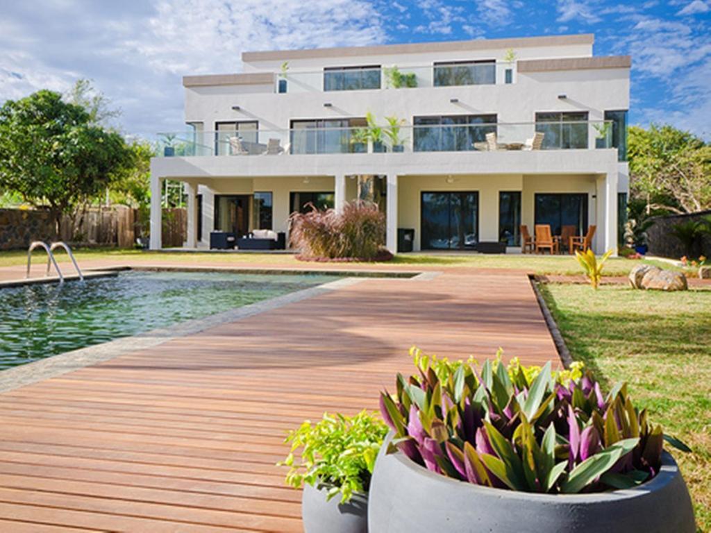 Olana Beachfront Apartments Rivière Noire Eksteriør billede